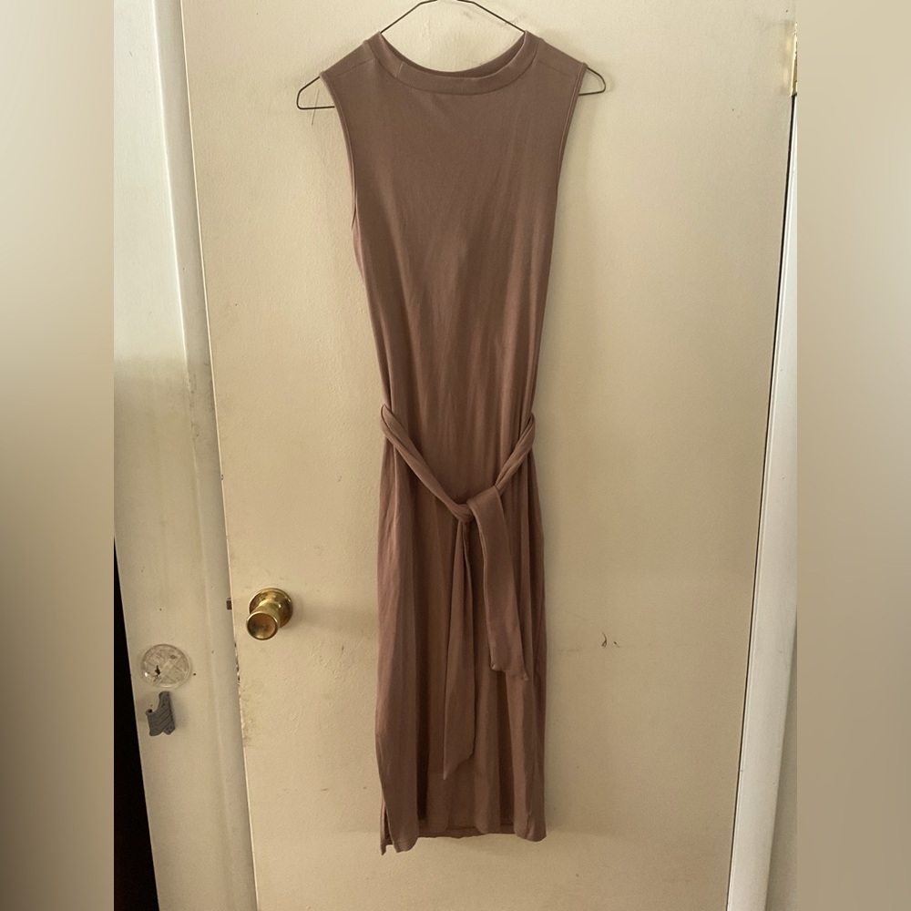 SUPER CUTE BODYCON DRESS, SIZE MEDIUM.  NWOT
